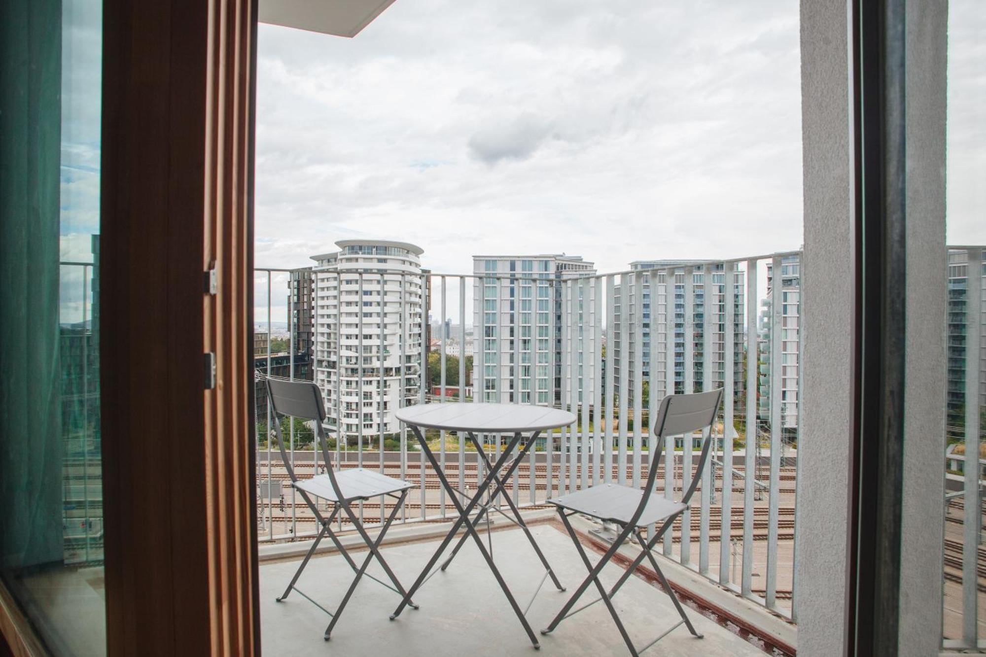 Decorous Cozy City View Suite Виена Екстериор снимка