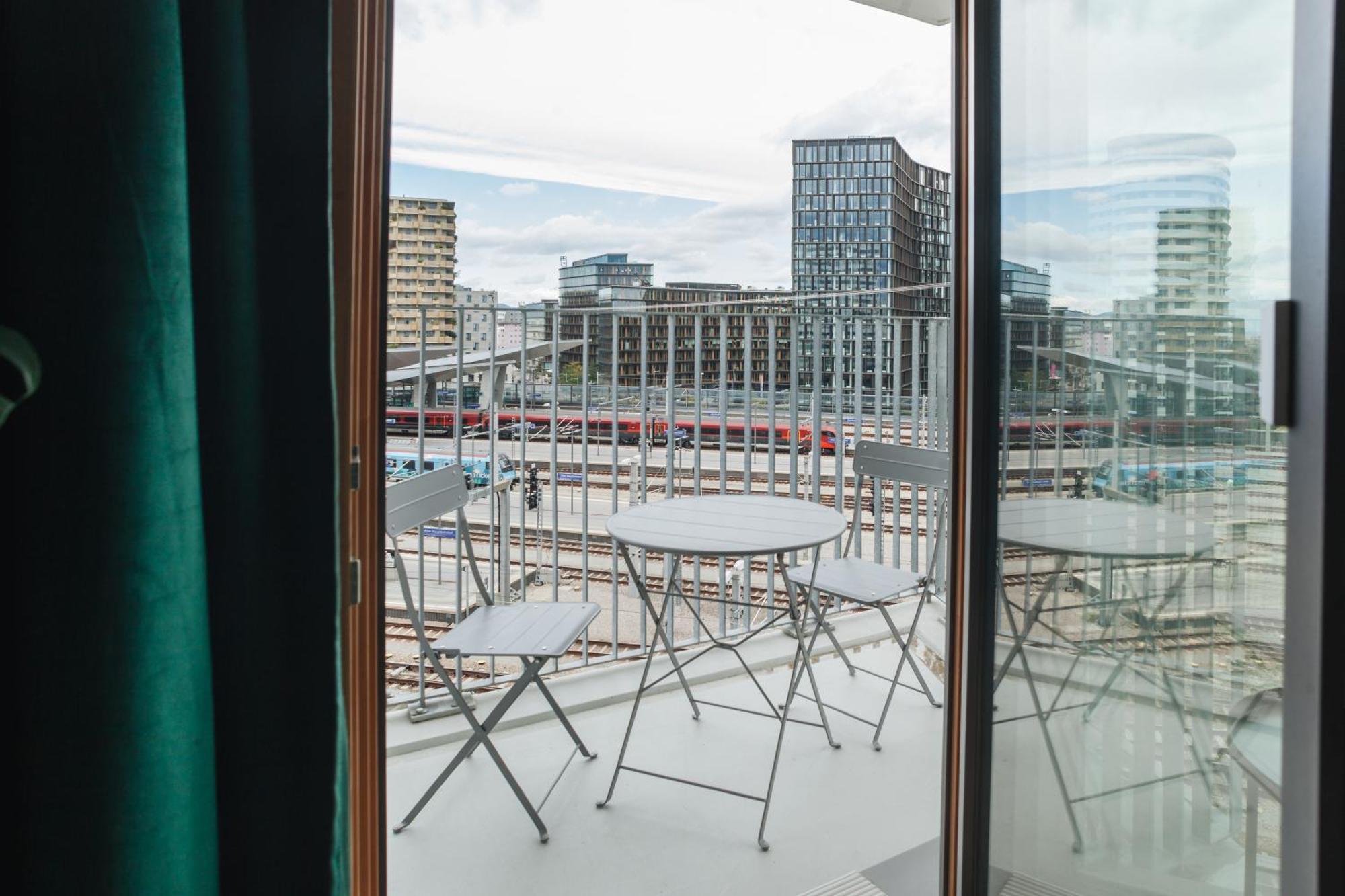 Decorous Cozy City View Suite Виена Екстериор снимка