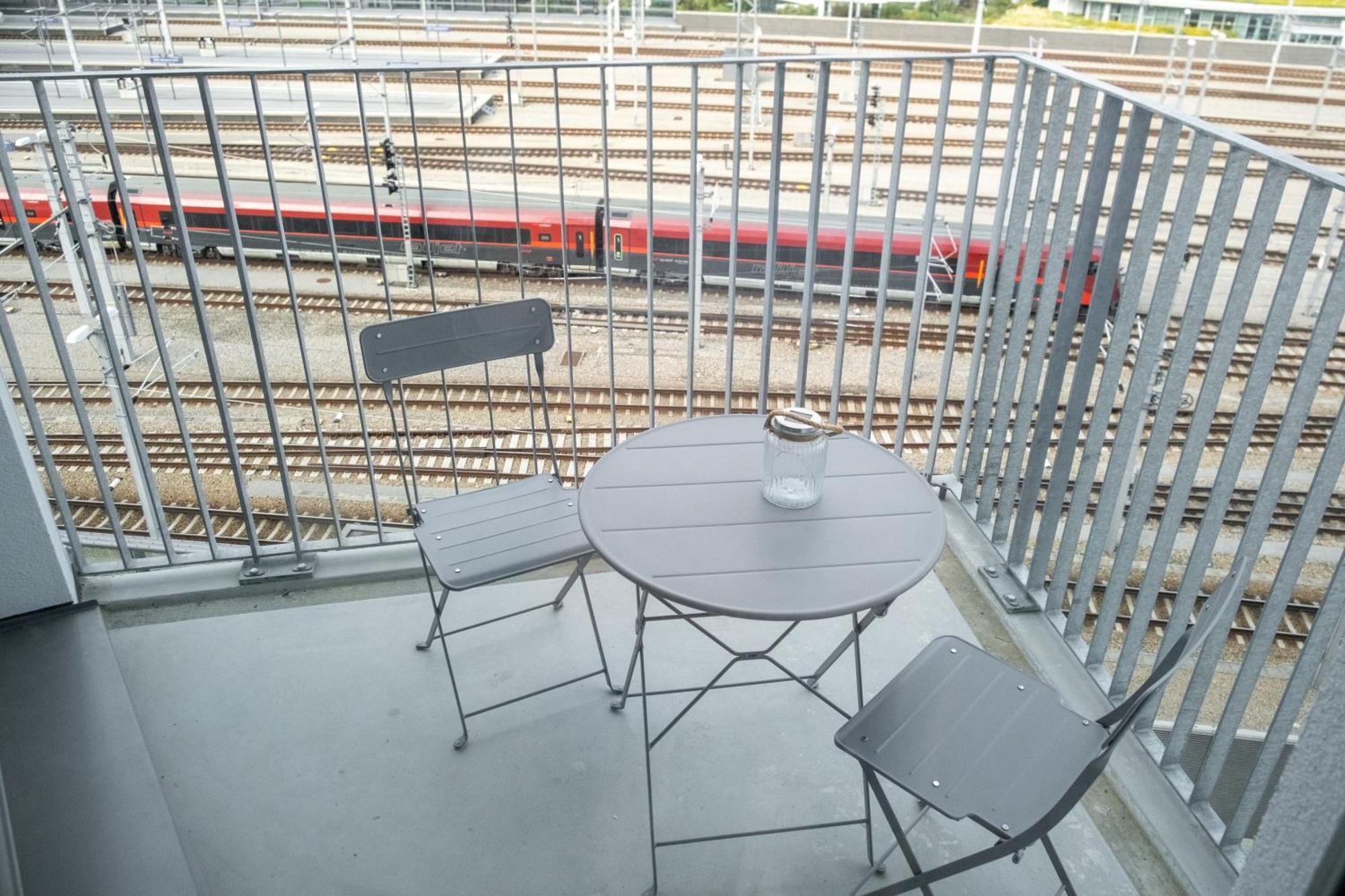 Decorous Cozy City View Suite Виена Екстериор снимка